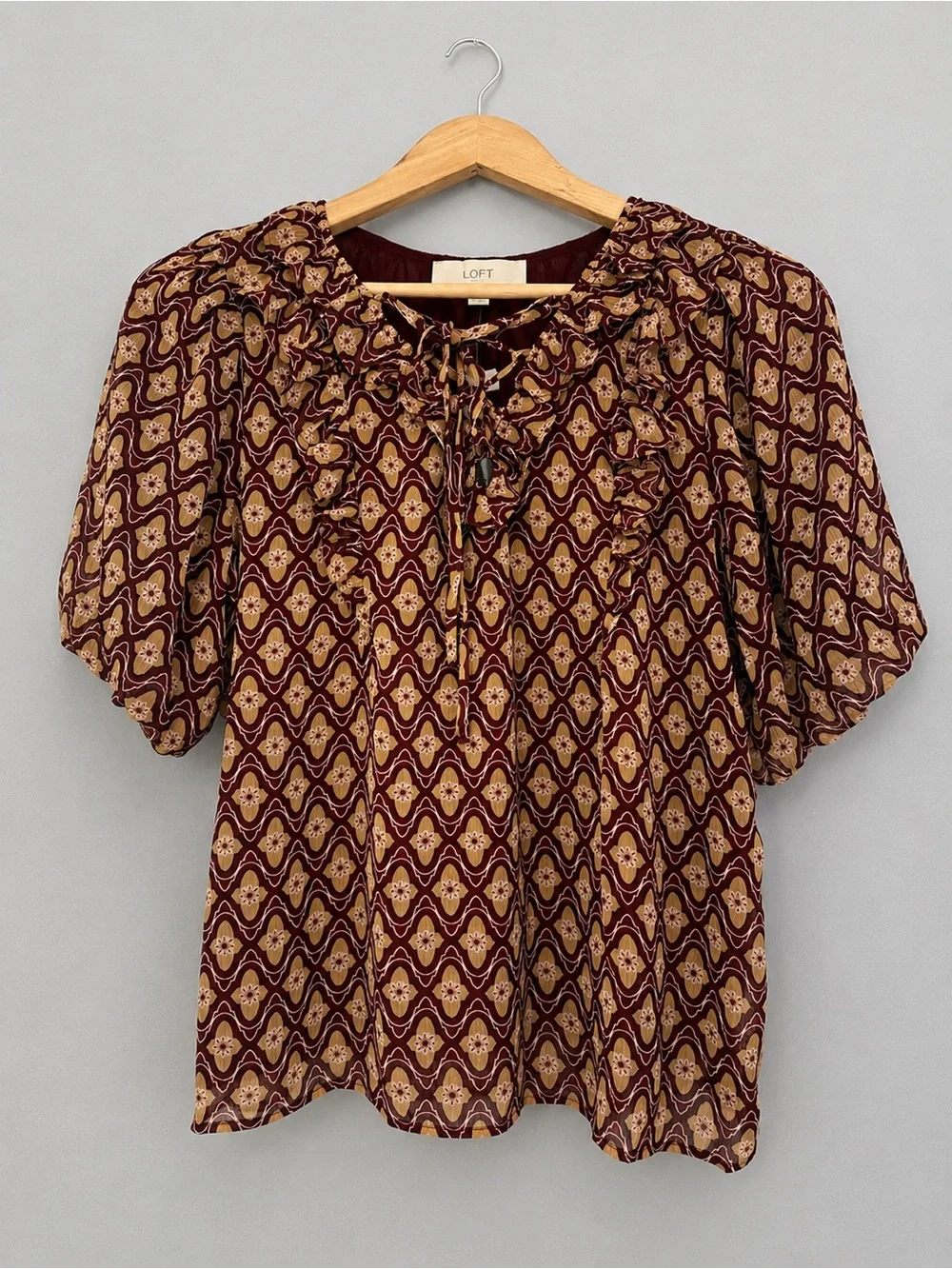 NWT LOFT Medium Burgundy Floral Ruffle Tie Neck Puff Sleeve Lined Blouse Boho